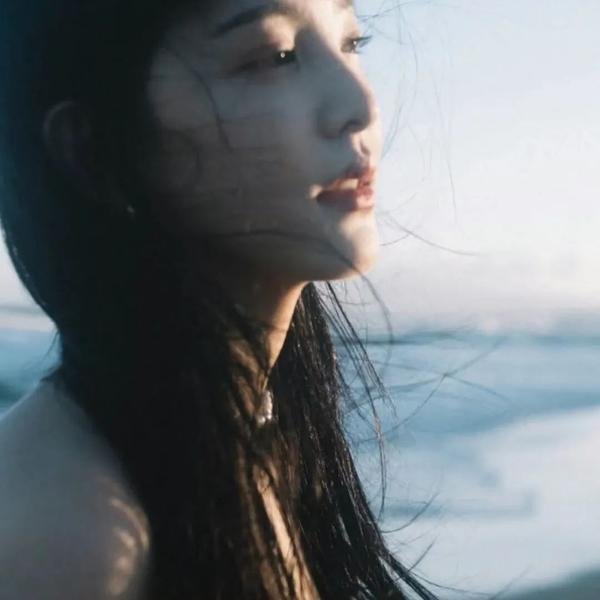 色肉毒蝎女